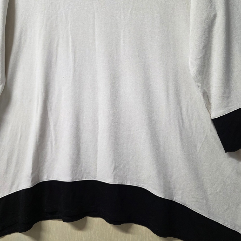 Chicos Zenergy White Black Colorblock Sharkbite Tunic Top Size 2‎ L Large Mens - Picture 10 of 16